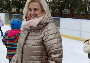 Nauczyciel się zastanawia czy da rade jechać na łyżwach