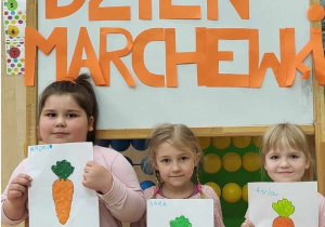 Zdjęcie grupowe z marchewka w tle 1