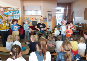 Zapoznanie dziecka z używania instrumentów w muzyce afrykańskiej 6