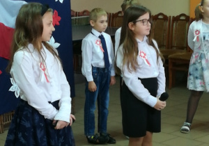 dzieci podczas uroczystości 4