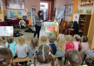 prezentacja mapy Polski w różnych okresach czasu 3