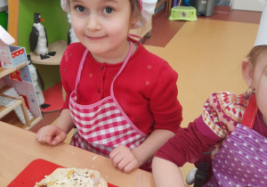 dekorowanie pizzy