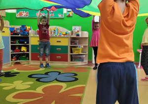 podrzucanie chusty animacyjnej