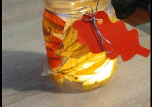 udekorowany świecący lampion