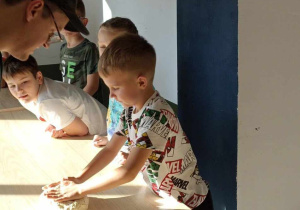 urabianie ciasta na pizzę 1