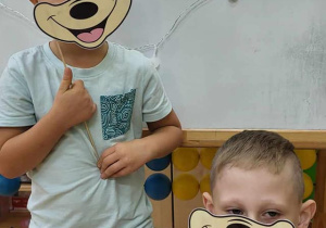 dzieci w maskach bajkowych 3