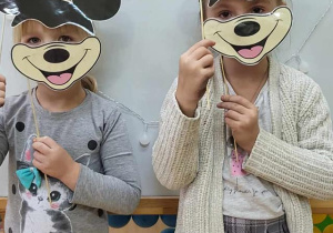 dzieci w maskach 2