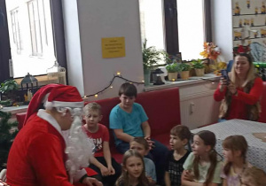 Dzieci opowiadają Mikołajowi o sobie