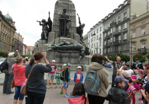 Przewodnik pod pomnikiem Grunwald opowiada historie