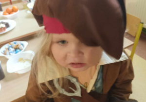 dziecko w przebraniu pirata