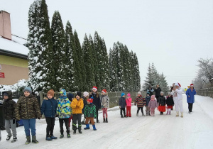 Dzieci wyczekują Mikołaja